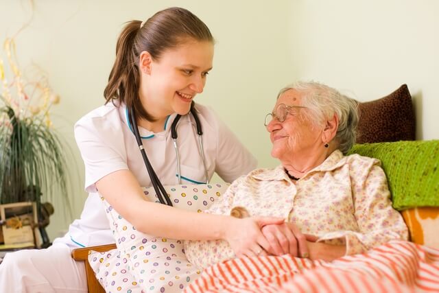 the-benefits-of-a-home-caregiver